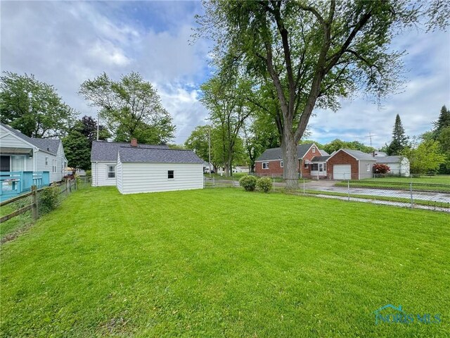 4635 Vermaas Ave, Toledo, OH 43612 - view of yard with driveway and an outdoor structure