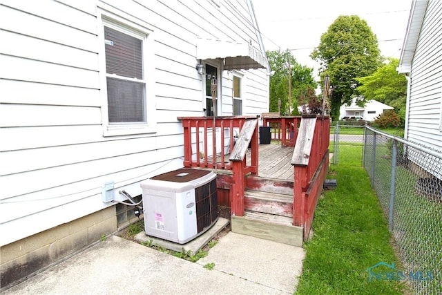 905 Eleanor Ave, Toledo, OH 43612 - wooden deck featuring ac unit