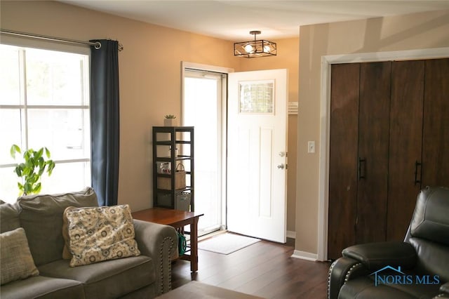 615 Hillcrest Ave, Findlay, OH 45840 - foyer with dark wood-type flooring, a chandelier, and baseboards