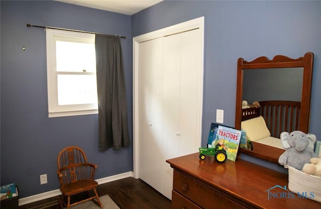 615 Hillcrest Ave, Findlay, OH 45840 - living area with dark wood-style floors and baseboards