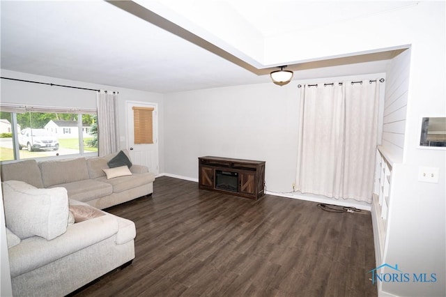 1618 S Clinton St, Defiance, OH 43512 - living room featuring dark wood-style flooring and baseboards