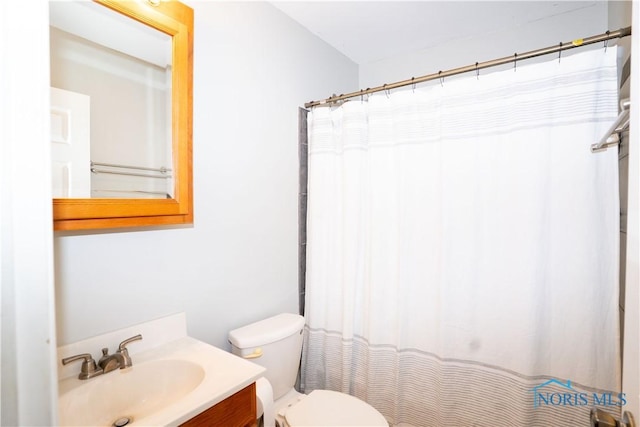 1618 S Clinton St, Defiance, OH 43512 - bathroom featuring vanity, toilet, and curtained shower