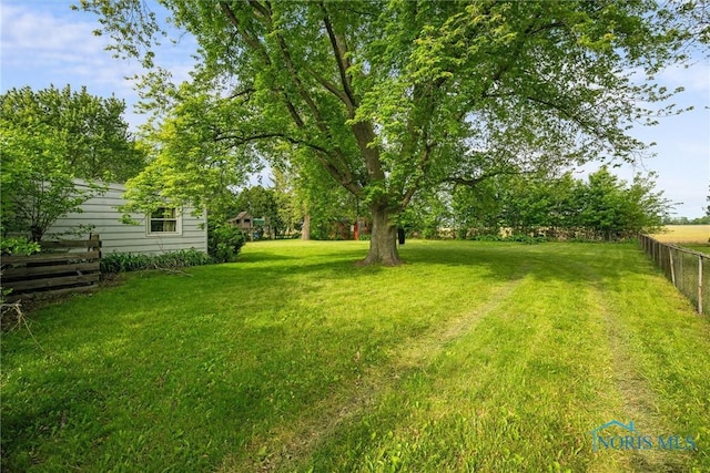 19330 N Dixie Hwy, Bowling Green, OH 43402 - view of yard