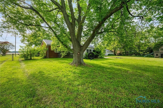 19330 N Dixie Hwy, Bowling Green, OH 43402 - view of grassy yard