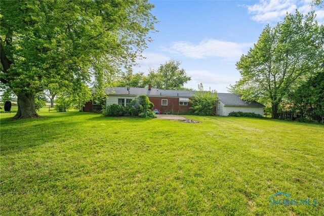 19330 N Dixie Hwy, Bowling Green, OH 43402 - view of grassy yard