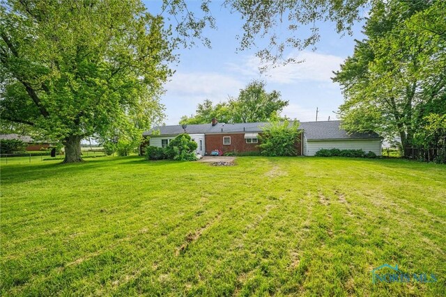 19330 N Dixie Hwy, Bowling Green, OH 43402 - view of yard