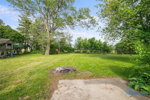 19330 N Dixie Hwy, Bowling Green, OH 43402 - view of grassy yard