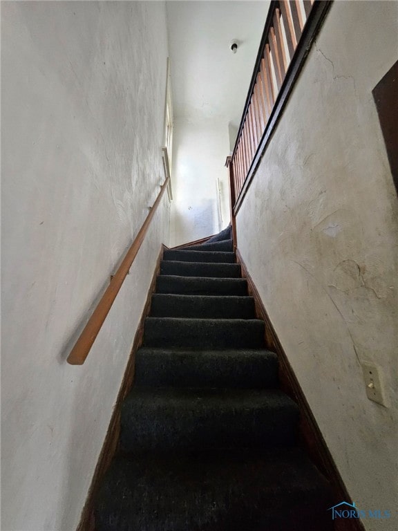 149 Oswald St, Toledo, OH 43605 - view of staircase