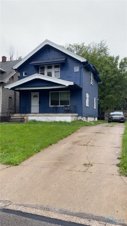 2242 Auburn Ave, Toledo, OH 43606 - view of front facade featuring a front yard, a porch, and concrete driveway