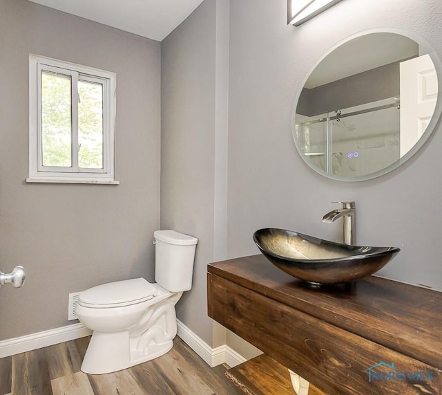 1048 Richland St, Maumee, OH 43537 - bathroom featuring wood finished floors, toilet, and baseboards
