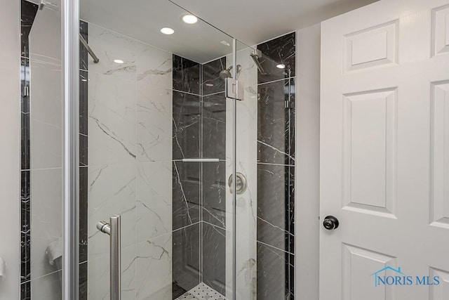 1048 Richland St, Maumee, OH 43537 - bathroom featuring a marble finish shower and recessed lighting