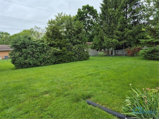 1100 Cherry Ln, Findlay, OH 45840 - view of yard