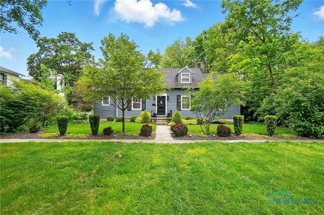314 E 2nd St, Perrysburg, OH 43551 - cape cod house with a front lawn