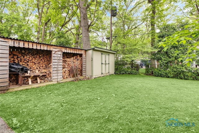 2742 Sandalwood Ave, Toledo, OH 43614 - view of yard featuring view of wooded area