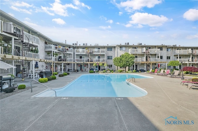 6640 Salisbury Rd Unit 212, Maumee, OH 43537 - community pool featuring a patio
