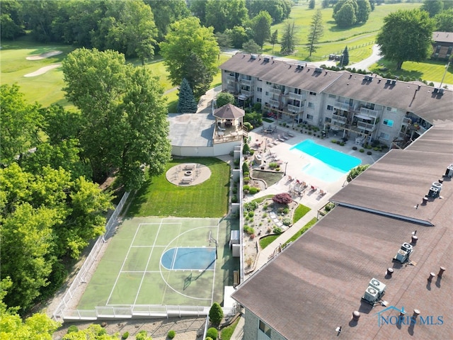 6640 Salisbury Rd Unit 212, Maumee, OH 43537 - aerial view of a pool