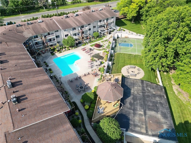 6640 Salisbury Rd Unit 212, Maumee, OH 43537 - bird's eye view of a pool area