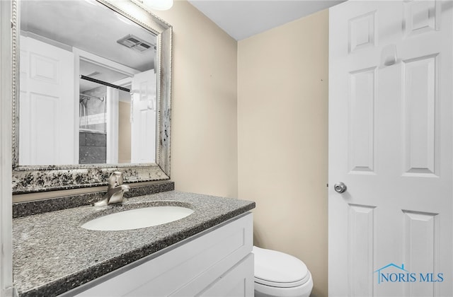 6640 Salisbury Rd Unit 212, Maumee, OH 43537 - full bath featuring vanity and a shower with curtain