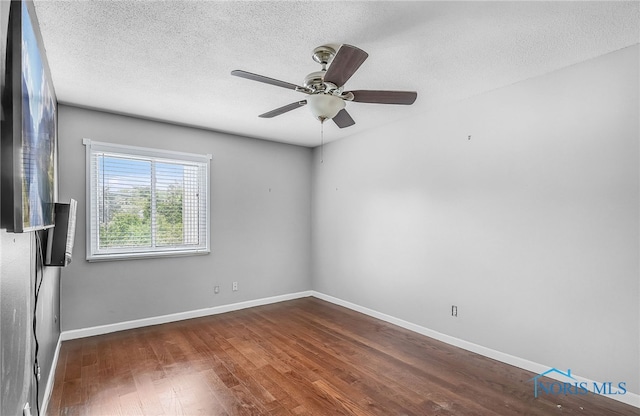 6640 Salisbury Rd Unit 212, Maumee, OH 43537 - spare room with wood finished floors, a ceiling fan, and a textured ceiling