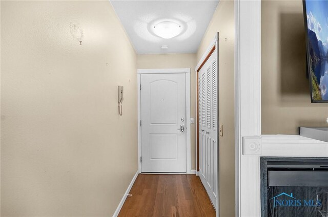 6640 Salisbury Rd Unit 212, Maumee, OH 43537 - entryway featuring baseboards and dark wood finished floors
