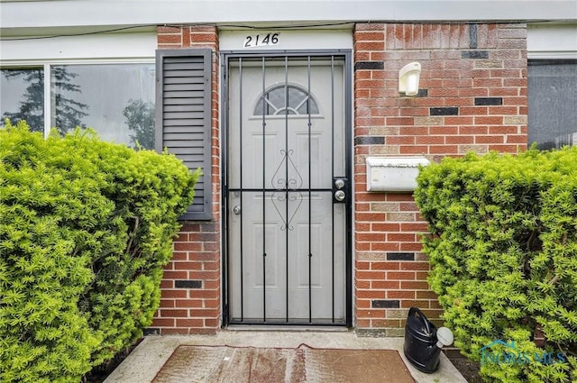 2146 Alvin St, Toledo, OH 43607 - entrance to property featuring brick siding