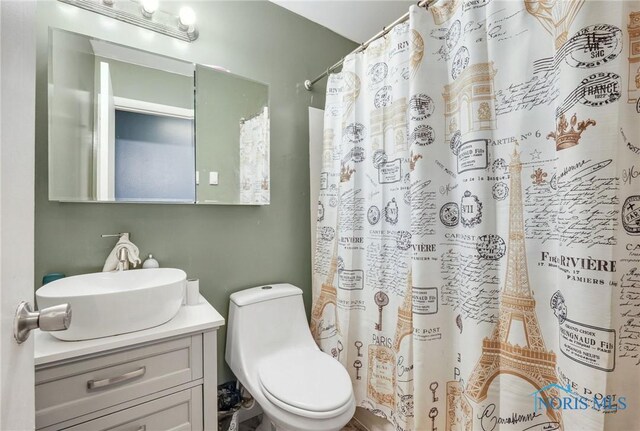 2146 Alvin St, Toledo, OH 43607 - full bath with vanity, toilet, and a shower with shower curtain