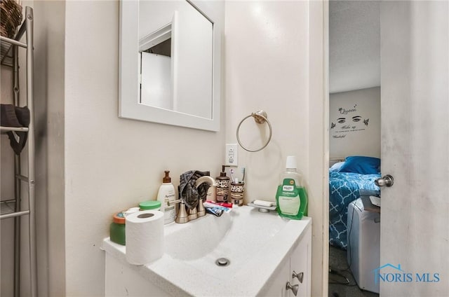 2146 Alvin St, Toledo, OH 43607 - ensuite bathroom featuring vanity