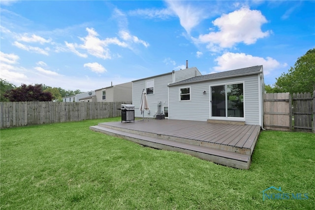 4238 Knollcrest Rd, Toledo, OH 43611 - back of property with a deck