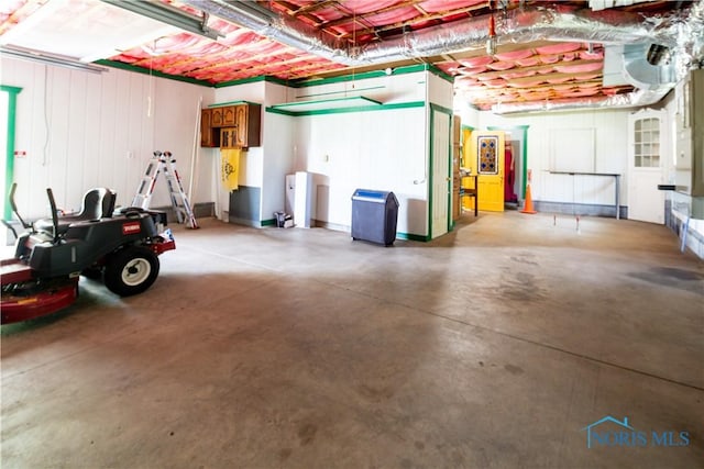 555 Race St, Clyde, OH 43410 - view of garage