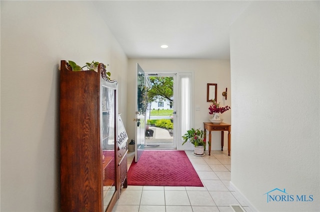 5733 Brook Cliffe Rd, Toledo, OH 43614 - entryway featuring light tile patterned flooring, recessed lighting, and baseboards