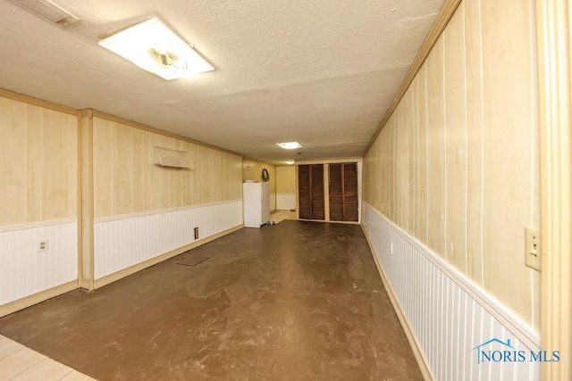 633 Hillcrest Ave, Findlay, OH 45840 - basement featuring a textured ceiling
