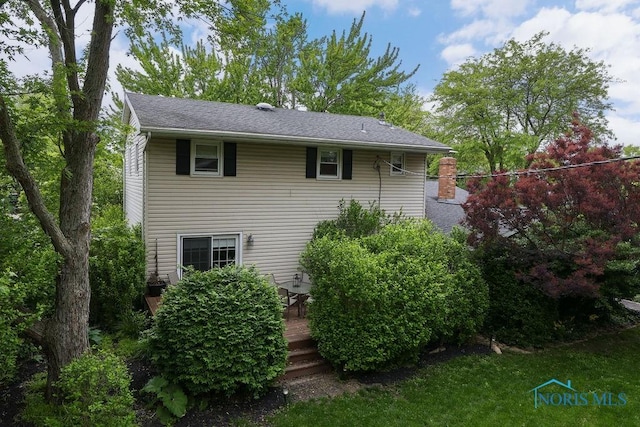633 Hillcrest Ave, Findlay, OH 45840 - view of side of property with a wooden deck