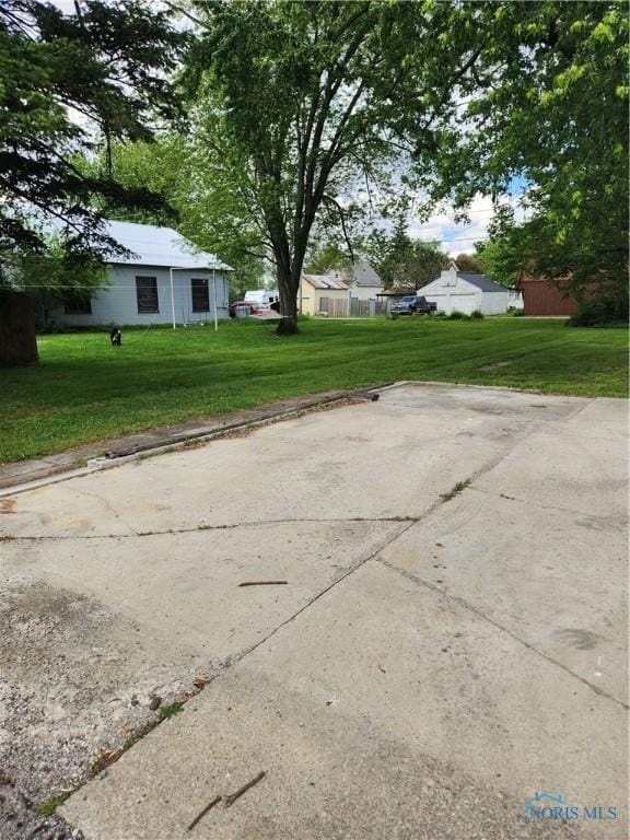 815 S Blanchard St, Findlay, OH 45840 - view of green lawn