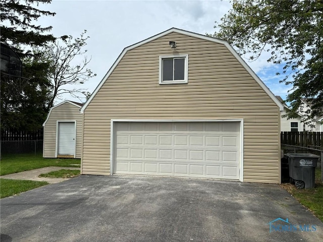 1621 Acorn Dr, Toledo, OH 43615 - view of detached garage