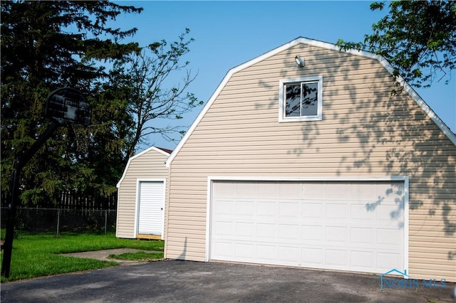 1621 Acorn Dr, Toledo, OH 43615 - view of detached garage