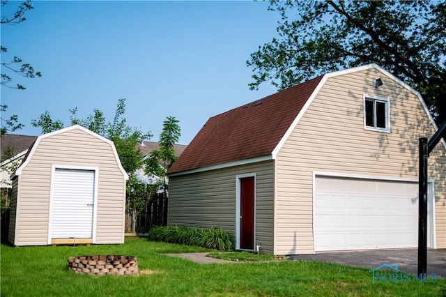 1621 Acorn Dr, Toledo, OH 43615 - garage with driveway