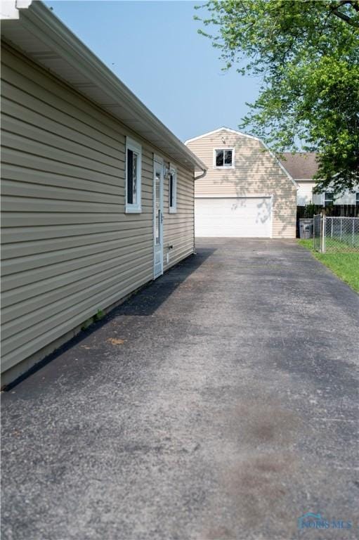 1621 Acorn Dr, Toledo, OH 43615 - view of side of property with a garage and an outdoor structure