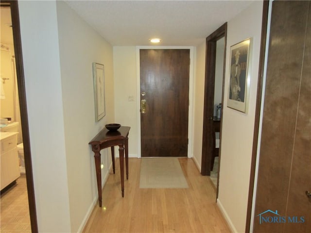 4343 W Bancroft St Unit 2D, Toledo, OH 43615 - corridor featuring light wood-type flooring, recessed lighting, and baseboards