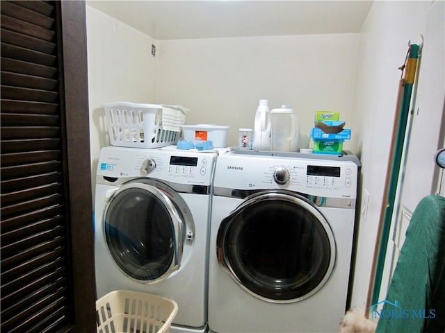 4343 W Bancroft St Unit 2D, Toledo, OH 43615 - washroom featuring washer and clothes dryer