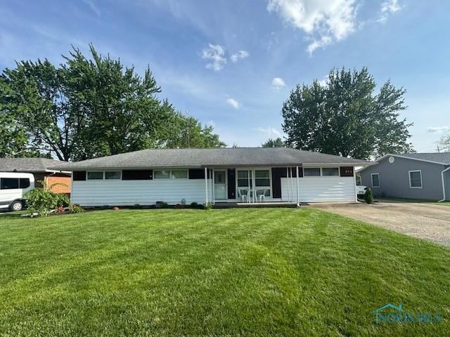 955 Westmont Ave, Napoleon, OH 43545 - ranch-style home with a front lawn, covered porch, and driveway