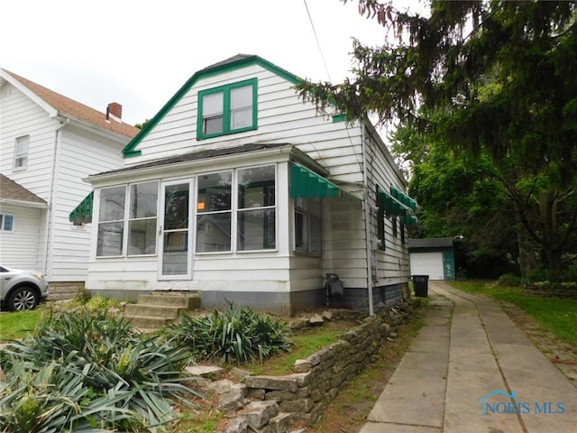 1839 Talbot St, Toledo, OH 43613 - view of front facade with a detached garage and an outdoor structure