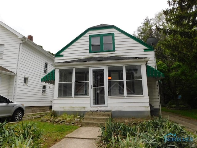 1839 Talbot St, Toledo, OH 43613 - view of front facade featuring entry steps and a shingled roof