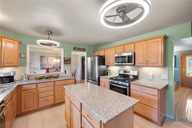 3519 Denise Dr, Toledo, OH 43614 - kitchen with stainless steel appliances, backsplash, a center island, and ceiling fan