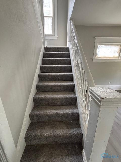 3239 Cherry St, Toledo, OH 43608 - view of staircase