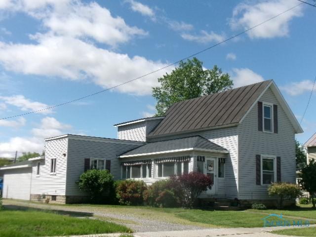 616 E 4th St, Ottawa, OH 45875 - view of front of house with a front lawn