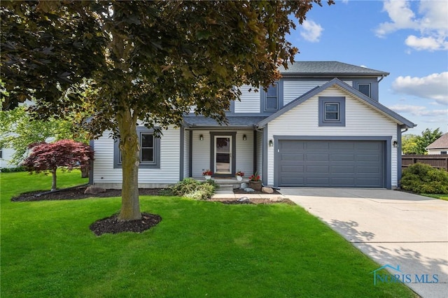 1141 Oriole Dr, Bowling Green, OH 43402 - traditional-style house featuring concrete driveway and a front yard