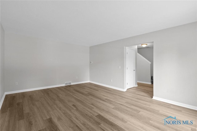 1141 Oriole Dr, Bowling Green, OH 43402 - empty room with wood finished floors and baseboards