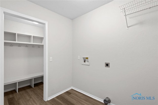 1141 Oriole Dr, Bowling Green, OH 43402 - laundry room featuring wood finished floors, hookup for a washing machine, baseboards, and hookup for an electric dryer