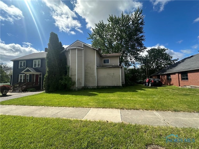 316 E Mulberry St, Bryan, OH 43506 - view of front facade featuring a front yard