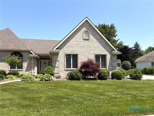 210 Willowood Cir, Bowling Green, OH 43402 - photo 1